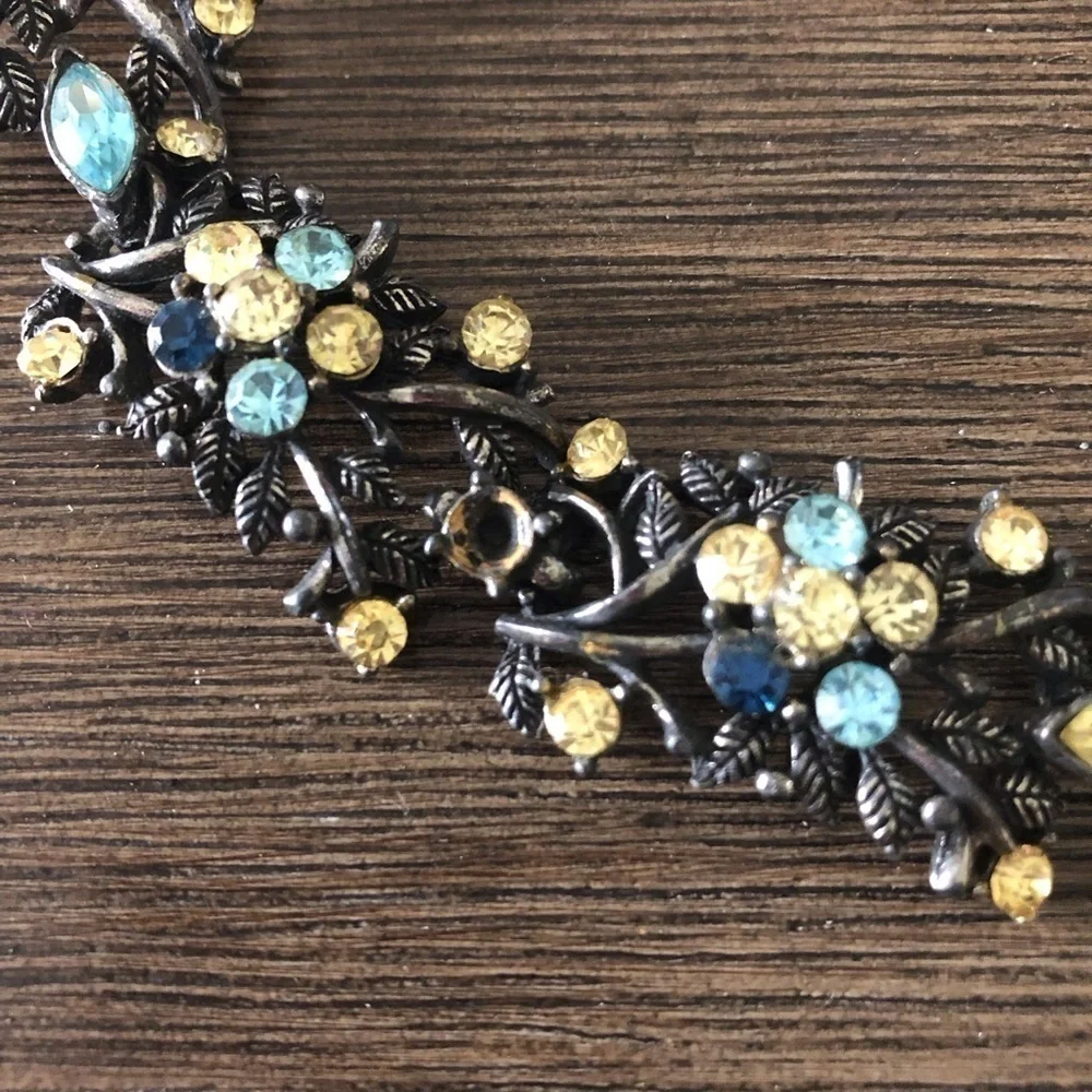 Vintage floral blue & yellow stone linked bracelet (tiny flaw)